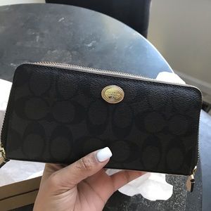 🖤Large size coach wallet pre loved conditions